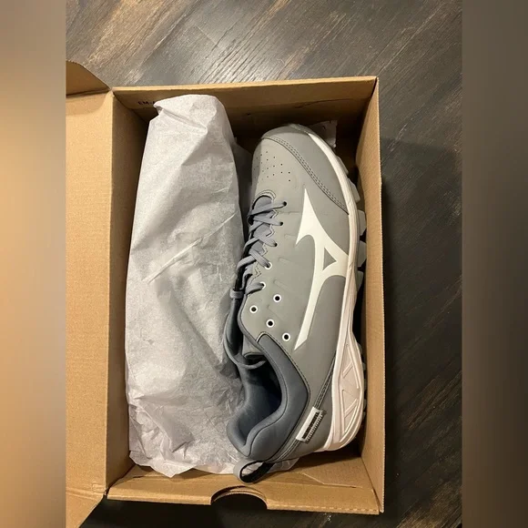 Mizuno Men's Ambition 2 All Surface Sneaker Baseball Shoes. Worn twice - Picture 7 of 11